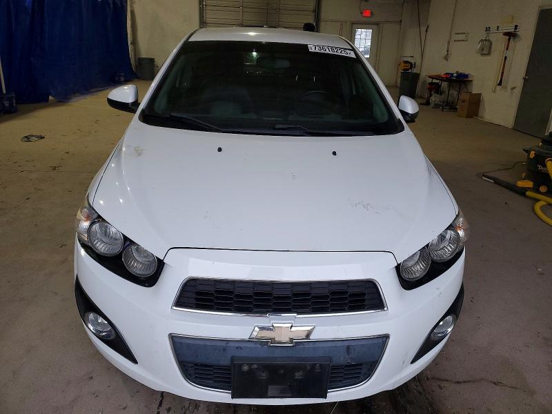73618225 :رقم المزاد ، 1G1JE5SB7F4204743 vin ، 2015 Chevrolet Sonic مزاد بيع