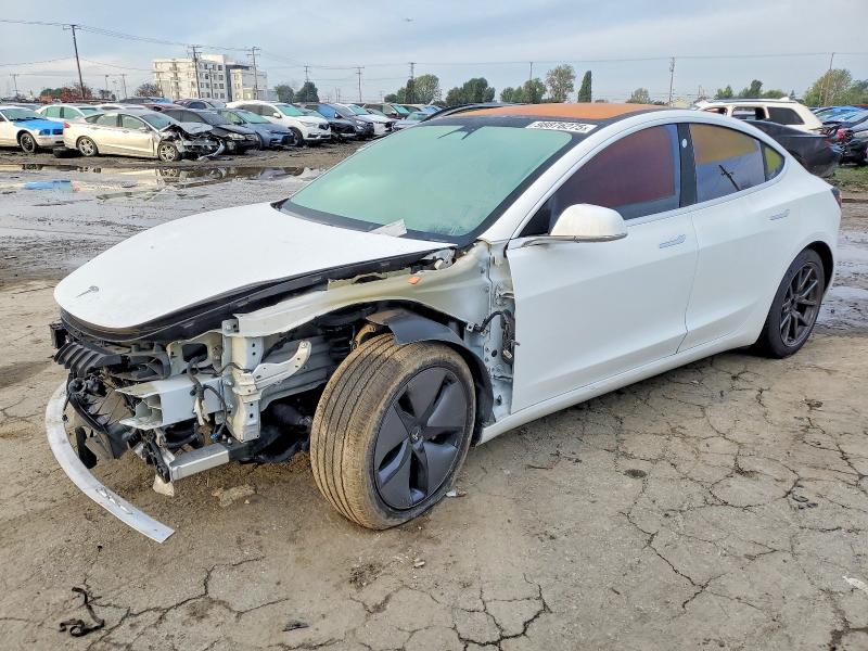 Продажа на аукционе авто 2018 Tesla Model 3, vin: 5YJ3E1EAXJF076186, номер лота: 98876275