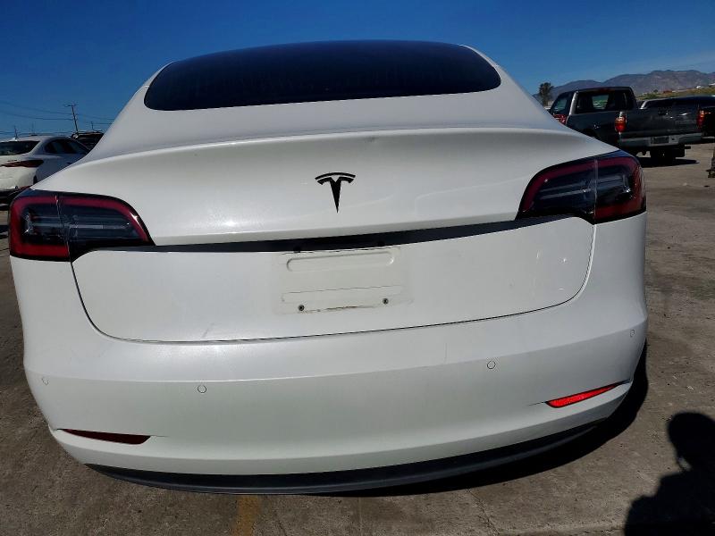 72792425 :رقم المزاد ، 5YJ3E1EA1JF026289 vin ، 2018 Tesla Model 3 مزاد بيع