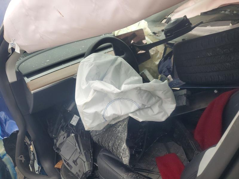 98464695 :رقم المزاد ، 7SAYGDED1SF236715 vin ، 2025 Tesla Model Y مزاد بيع