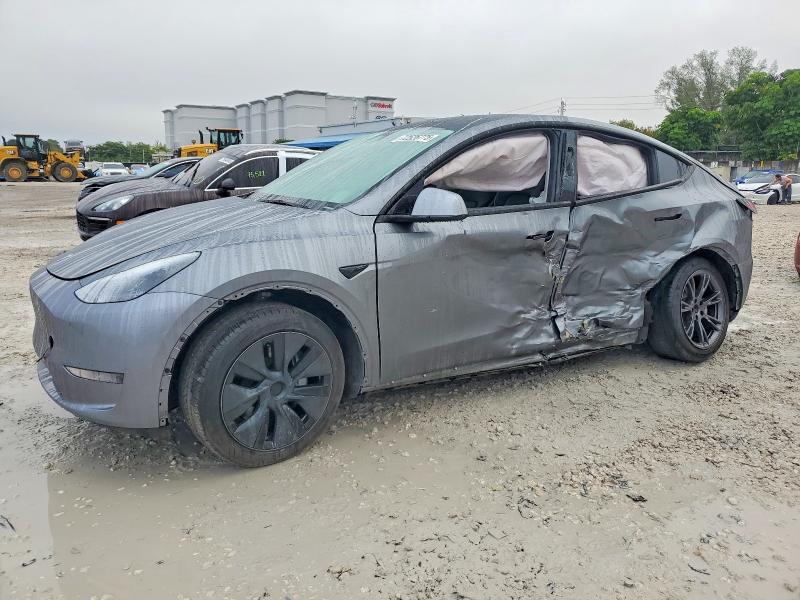 72526775 :رقم المزاد ، 7SAYGDED4RF200687 vin ، 2024 Tesla Model Y مزاد بيع