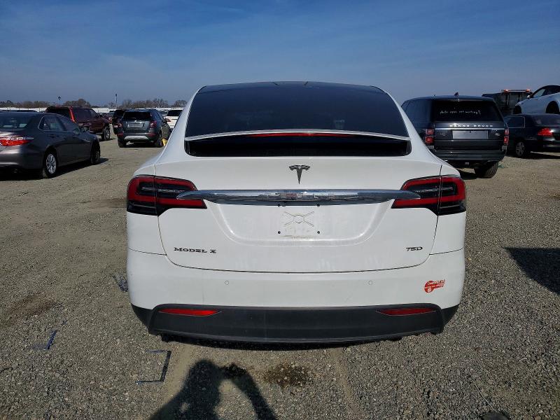 74882255 :رقم المزاد ، 5YJXCAE23JF118214 vin ، 2018 Tesla Model X مزاد بيع