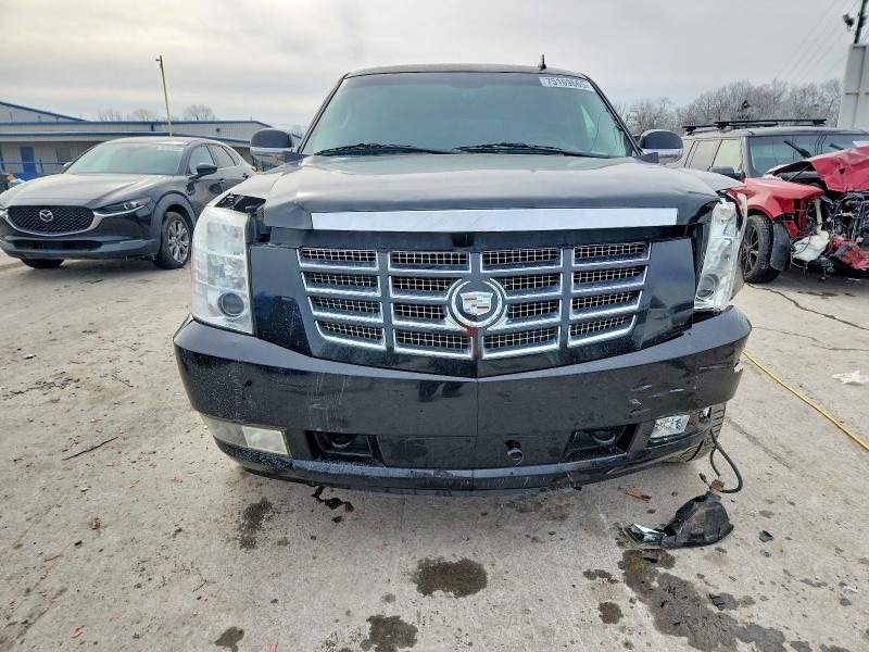 2011 Cadillac Escalade მანქანა იყიდება აუქციონზე, vin: 1GYS3BEF8BR179292, აუქციონის ნომერი: 75169665