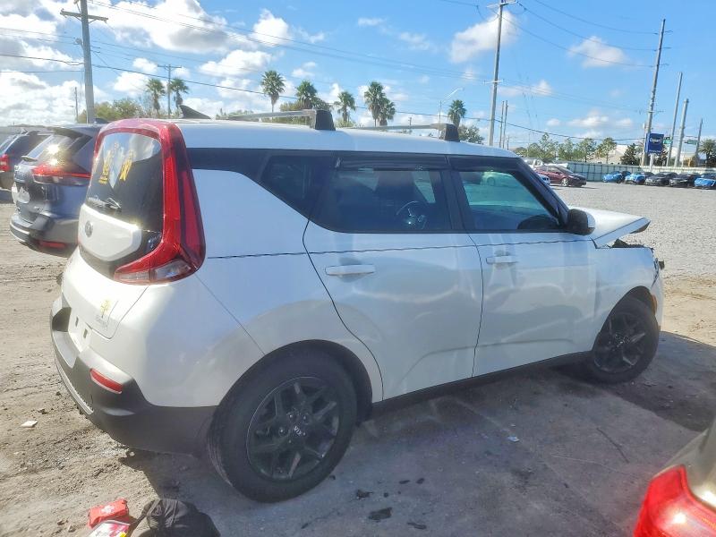 2020 Kia Soul მანქანა იყიდება აუქციონზე, vin: KNDJ23AU4L7027540, აუქციონის ნომერი: 99304445