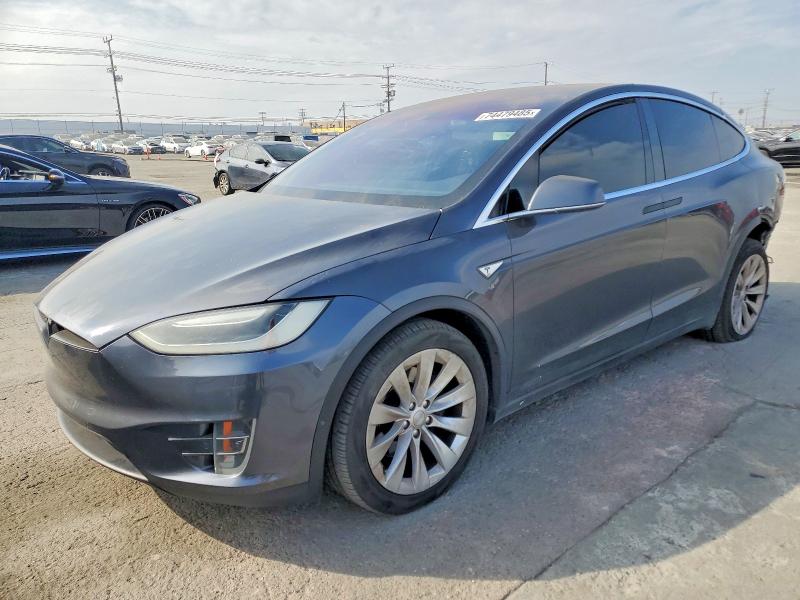 74479485 :رقم المزاد ، 5YJXCAE22GF002303 vin ، 2016 Tesla Model X مزاد بيع