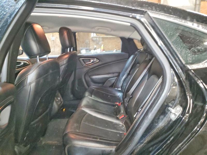 73031335 :رقم المزاد ، 1C3CCCEG5FN512686 vin ، 2015 Chrysler 200 مزاد بيع