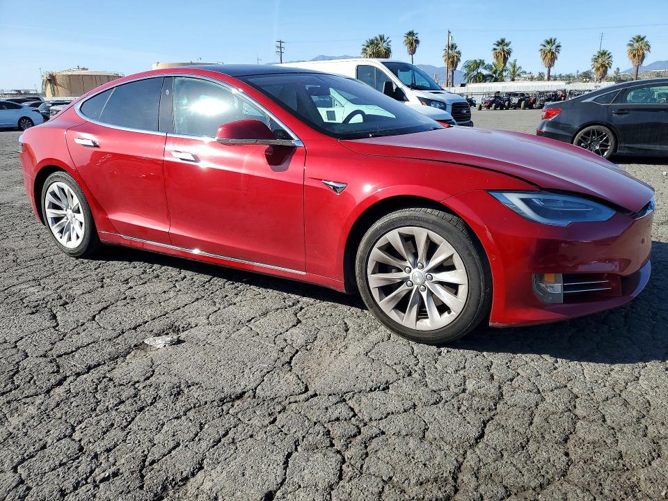 75047315 :رقم المزاد ، 5YJSA1E23JF284832 vin ، 2018 Tesla Model S مزاد بيع