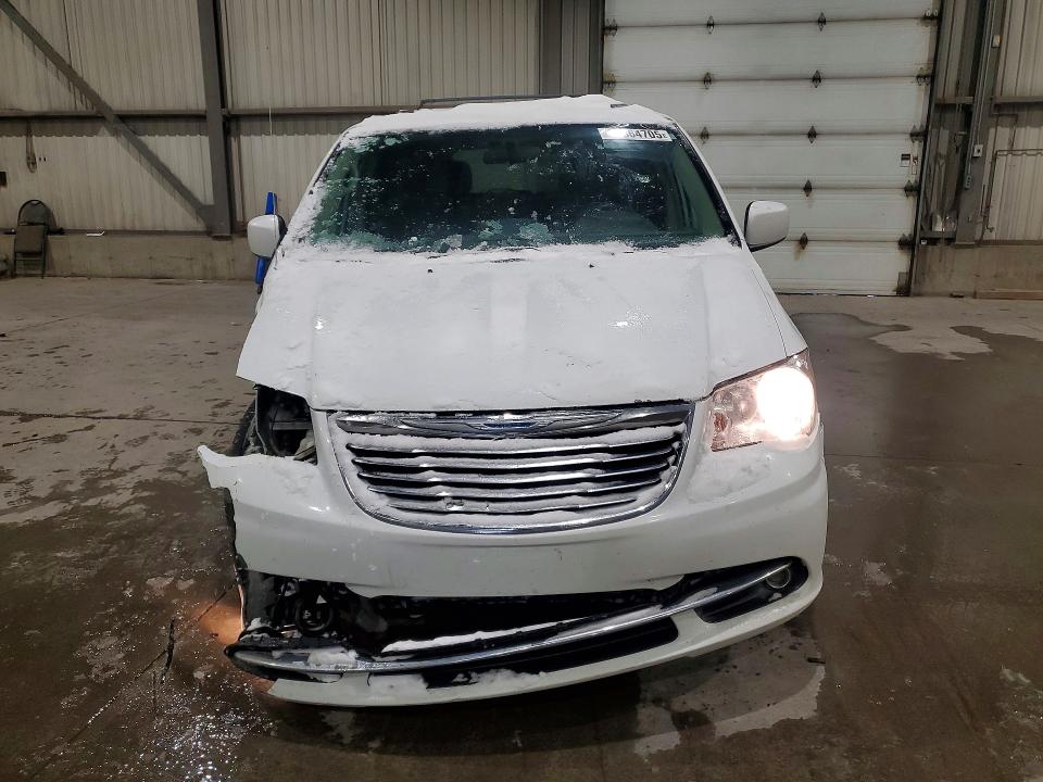 2015 Chrysler Town & Country მანქანა იყიდება აუქციონზე, vin: 2C4RC1CG2FR740256, აუქციონის ნომერი: 74364705