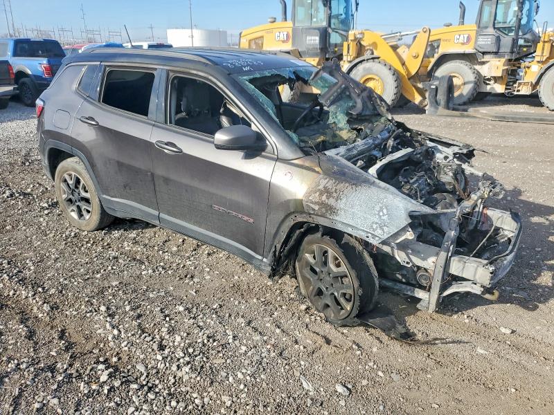 Продаж на аукціоні авто 2018 Jeep Compass, vin: 3C4NJDDB9JT246698, номер лоту: 99627925