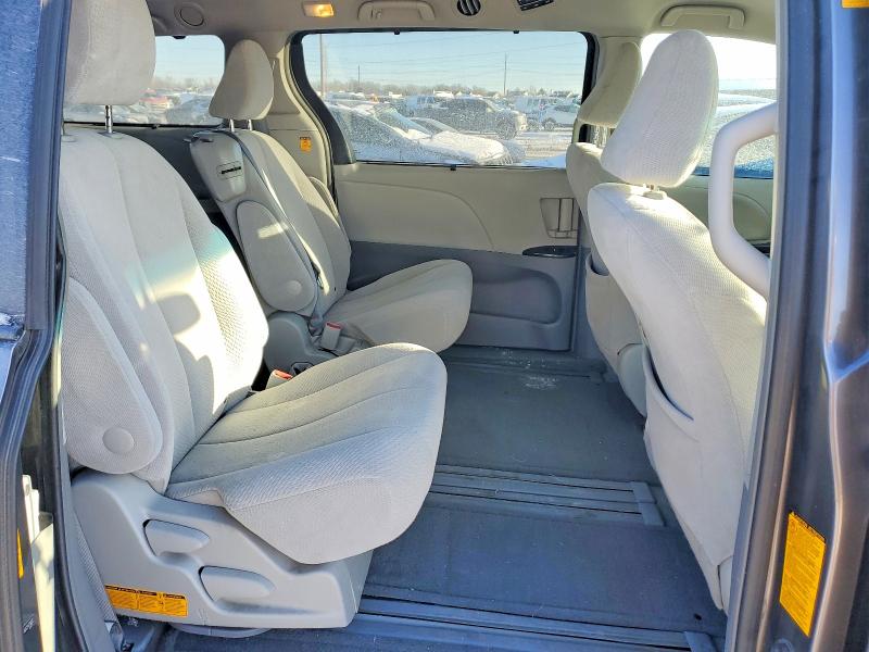 73163065 :رقم المزاد ، 5TDKK3DCXDS347802 vin ، 2013 Toyota Sienna مزاد بيع
