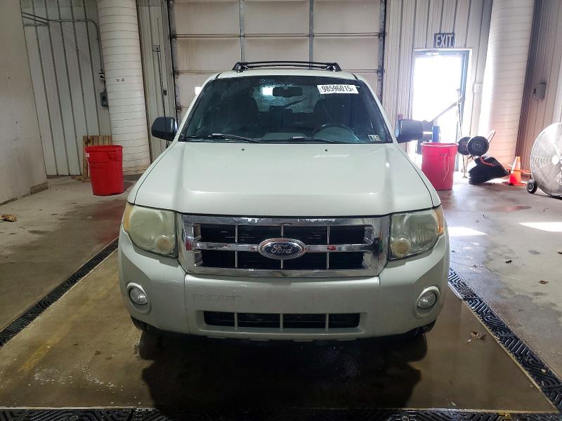 98596015 :رقم المزاد ، 1FMCU93108KD32591 vin ، 2008 Ford Escape مزاد بيع