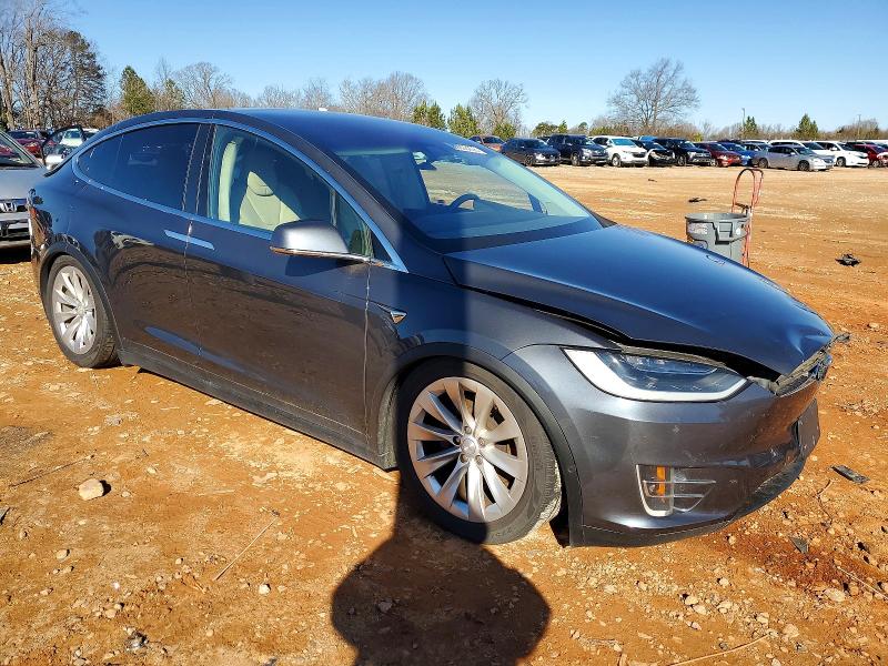 73398905 :رقم المزاد ، 5YJXCBE28HF050119 vin ، 2017 Tesla Model X مزاد بيع