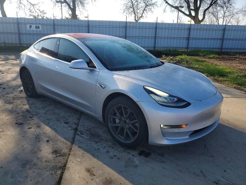 73088275 :رقم المزاد ، 5YJ3E1EA4JF014251 vin ، 2018 Tesla Model 3 مزاد بيع