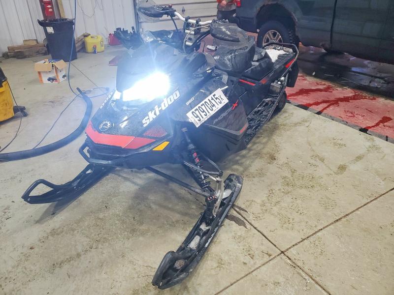 97970415 :رقم المزاد ، 2BPSUUHD1HV000089 vin ، 2017 Ski Doo Rev مزاد بيع