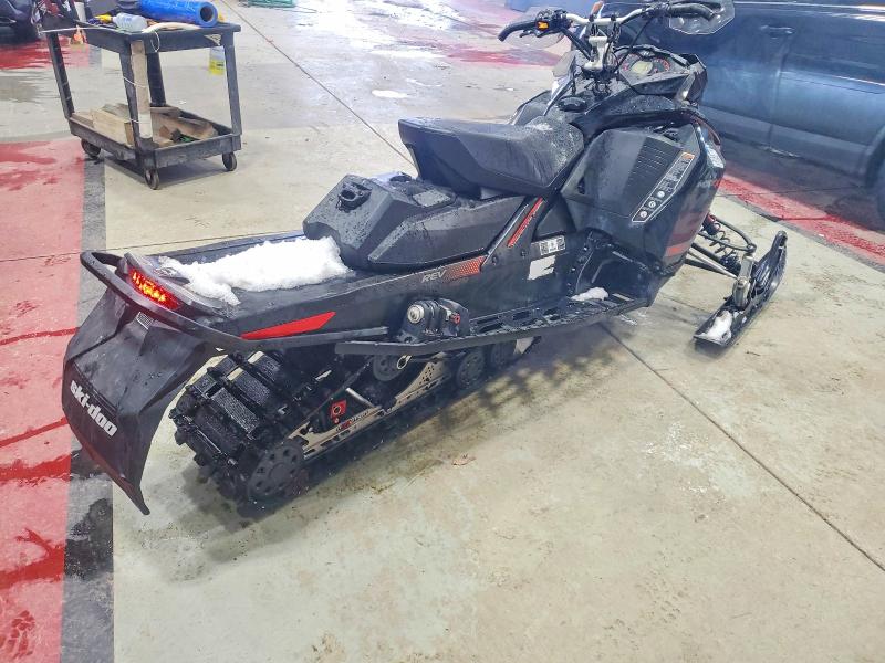 97970415 :رقم المزاد ، 2BPSUUHD1HV000089 vin ، 2017 Ski Doo Rev مزاد بيع