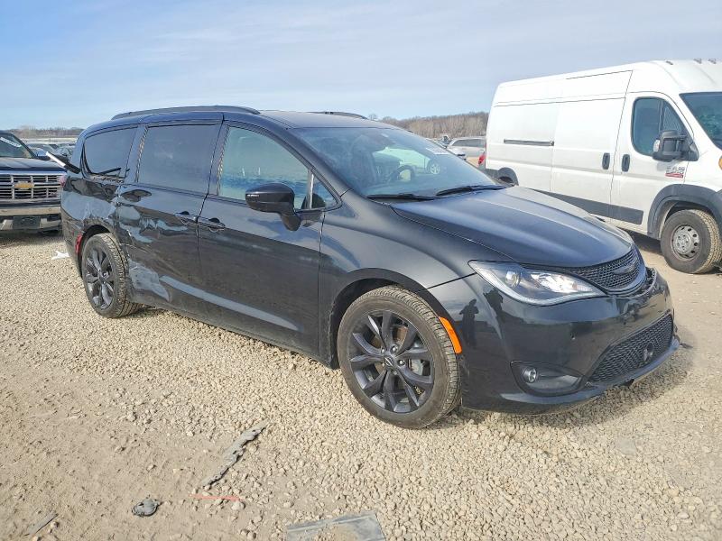 Продажа на аукционе авто 2020 Chrysler Pacifica T, vin: 2C4RC1BG3LR111697, номер лота: 73622885