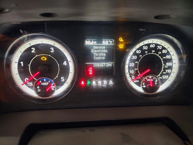 99813275 :رقم المزاد ، 3C6UR5CL8JG379702 vin ، 2018 Ram 2500 مزاد بيع