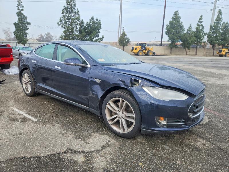 72337515 :رقم المزاد ، 5YJSA1CP1DFP09872 vin ، 2013 Tesla Model S مزاد بيع