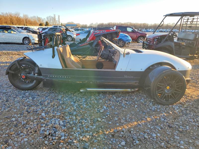 72404525 :رقم المزاد ، 7KGTC2V35LR000074 vin ، 2020 Vanderhall Venice مزاد بيع