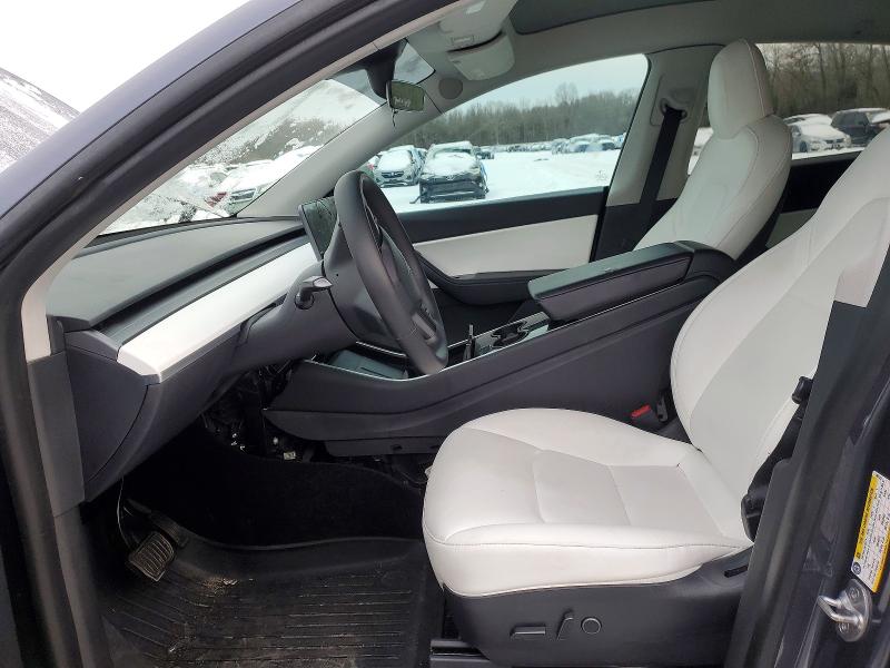 74821045 :رقم المزاد ، 5YJYGDEE8MF085123 vin ، 2021 Tesla Model Y مزاد بيع