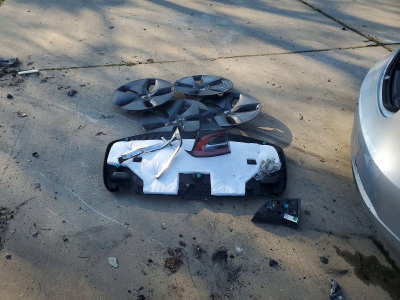 73088275 :رقم المزاد ، 5YJ3E1EA4JF014251 vin ، 2018 Tesla Model 3 مزاد بيع
