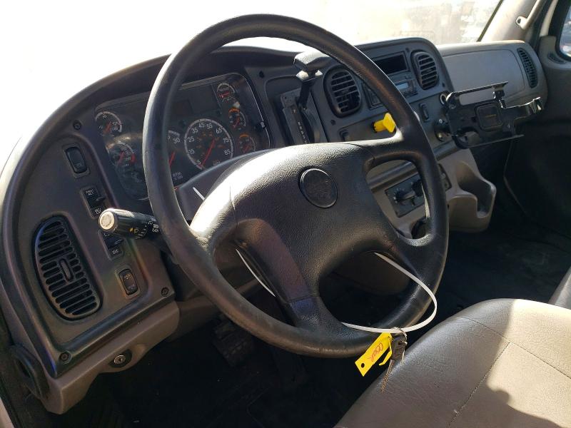 74402165 :رقم المزاد ، 1FVACWDT4GHGY4864 vin ، 2016 Freightliner M2 106 Med مزاد بيع