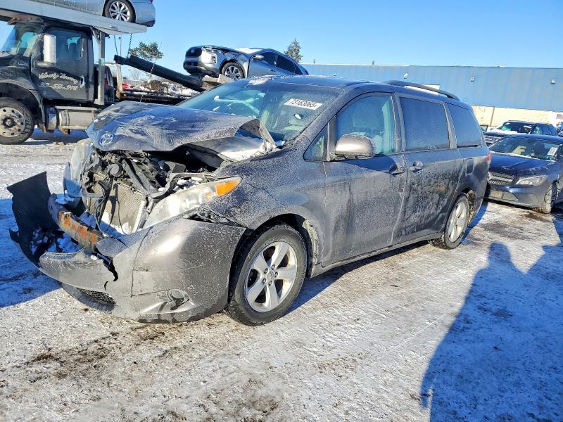 73163065 :رقم المزاد ، 5TDKK3DCXDS347802 vin ، 2013 Toyota Sienna مزاد بيع