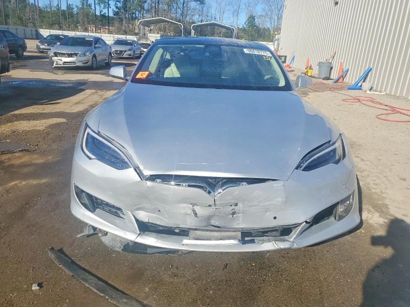 98818775 :رقم المزاد ، 5YJSA1E27HF231691 vin ، 2017 Tesla Model S مزاد بيع