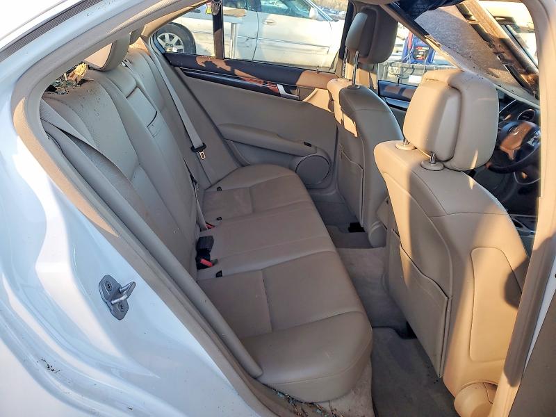 Продажа на аукционе авто 2013 Mercedes-benz C, vin: WDDGF4HB2DA780034, номер лота: 73105425