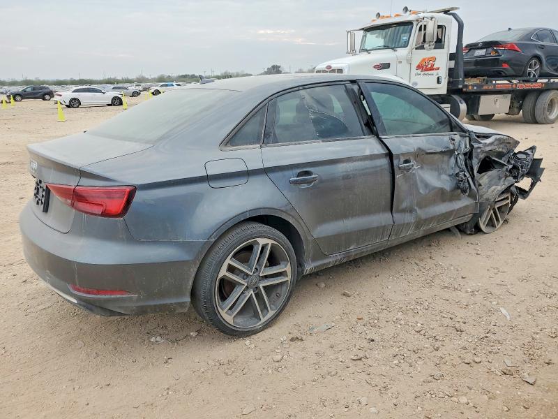 Продаж на аукціоні авто 2018 Audi A3 Premium, vin: WAUAUGFF1J1060889, номер лоту: 99791325