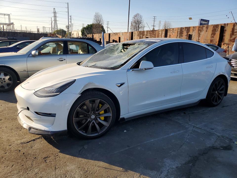 Продажа на аукционе авто 2018 Tesla Model 3, vin: 5YJ3E1EB5JF111600, номер лота: 75611155