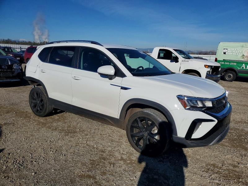72633085 :رقم المزاد ، 3VVRX7B25NM025427 vin ، 2022 Volkswagen Taos Se مزاد بيع