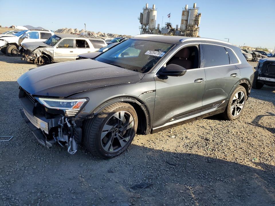 Продаж на аукціоні авто 2022 Audi E-tron, vin: WA1LAAGE7NB014081, номер лоту: 75254765