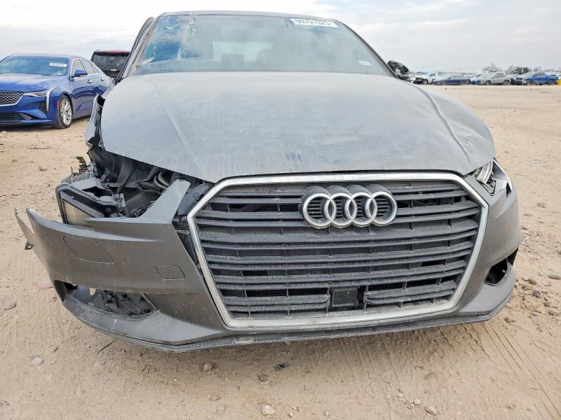 Продаж на аукціоні авто 2018 Audi A3 Premium, vin: WAUAUGFF1J1060889, номер лоту: 99791325