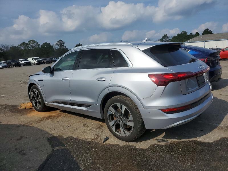 Продаж на аукціоні авто 2022 Audi E-tron, vin: WA1LAAGEXNB040609, номер лоту: 99938335