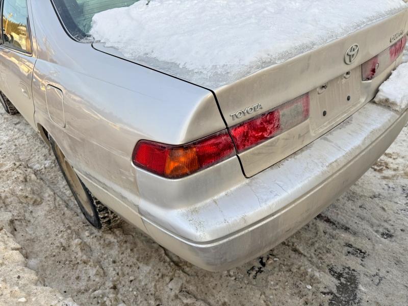 1998 Toyota Camry მანქანა იყიდება აუქციონზე, vin: 4T1BG22KXWU836748, აუქციონის ნომერი: 73780485