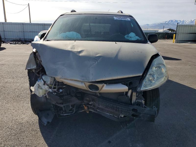 74264405 :رقم المزاد ، 5TDKK4CC8AS337076 vin ، 2010 Toyota Sienna مزاد بيع