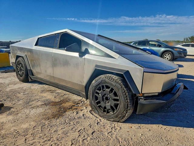 Продажа на аукционе авто 2025 Tesla Cybertruck, vin: 7G2CEHEE0SA061350, номер лота: 98650915