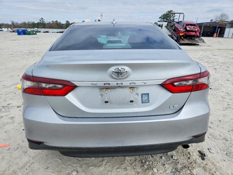 97982685 :رقم المزاد ، 4T1C11AK1NU076788 vin ، 2022 Toyota Camry مزاد بيع