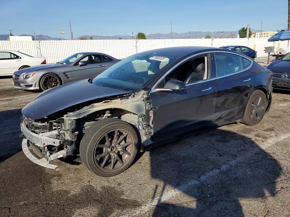 Продажа на аукционе авто 2018 Tesla Model 3, vin: 5YJ3E1EB3JF070660, номер лота: 75500105