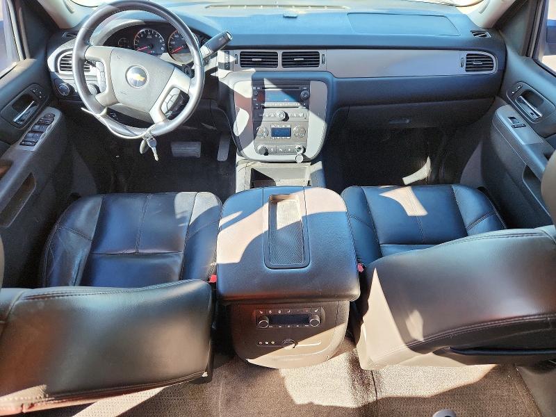 2011 Chevrolet Suburban მანქანა იყიდება აუქციონზე, vin: 1GNSKJE31BR125493, აუქციონის ნომერი: 73668245