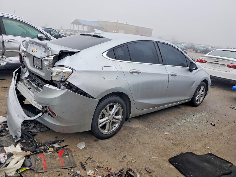 98370575 :رقم المزاد ، 1G1BE5SM1J7141829 vin ، 2018 Chevrolet Cruze مزاد بيع