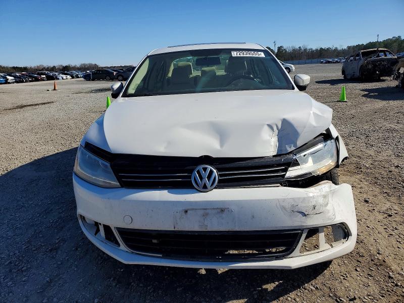 72939555 :رقم المزاد ، 3VWDP7AJ3DM429856 vin ، 2013 Volkswagen Jetta مزاد بيع
