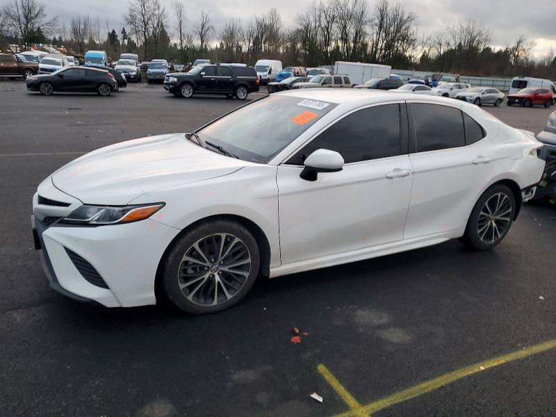 98701785 :رقم المزاد ، 4T1B11HK5JU641586 vin ، 2018 Toyota Camry مزاد بيع