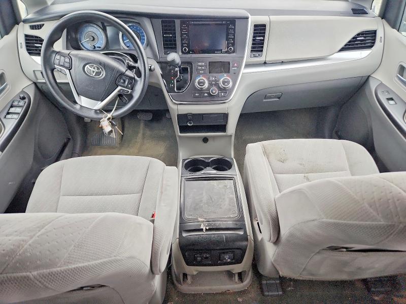 97830115 :رقم المزاد ، 5TDKZ3DC0JS945758 vin ، 2018 Toyota Sienna مزاد بيع