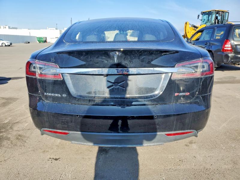 72790475 :رقم المزاد ، 5YJSA1H46FF085360 vin ، 2015 Tesla Model S مزاد بيع