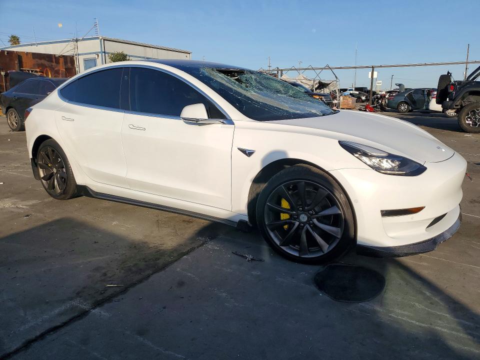 Продажа на аукционе авто 2018 Tesla Model 3, vin: 5YJ3E1EB5JF111600, номер лота: 75611155