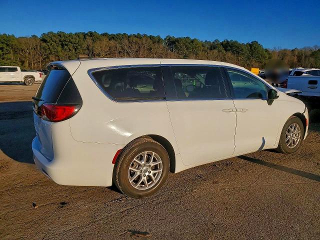 73495485 :رقم المزاد ، 2C4RC1CG6NR226120 vin ، 2022 Chrysler Voyager مزاد بيع