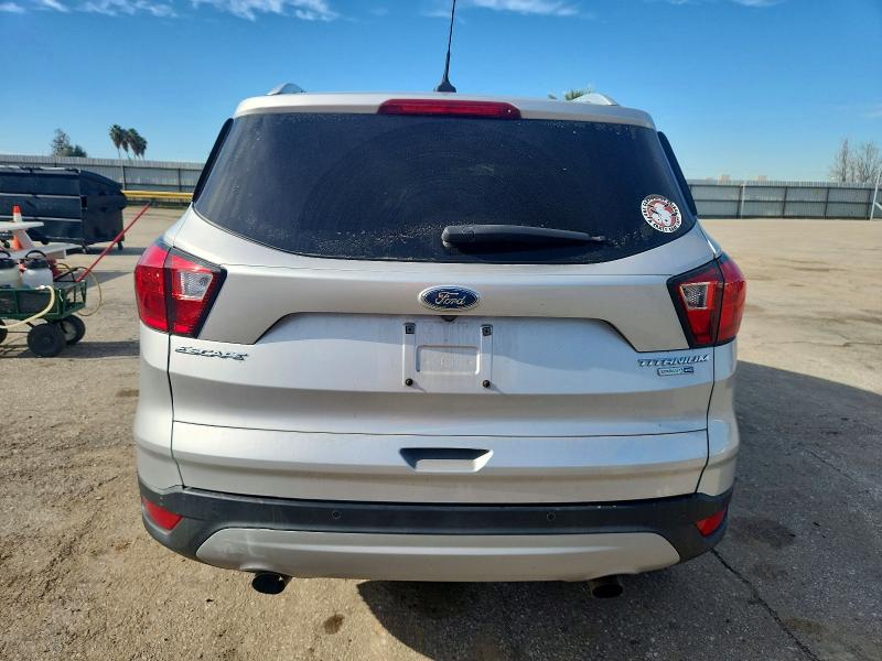 Продаж на аукціоні авто 2019 Ford Escape, vin: 1FMCU9J9XKUA30245, номер лоту: 99658235