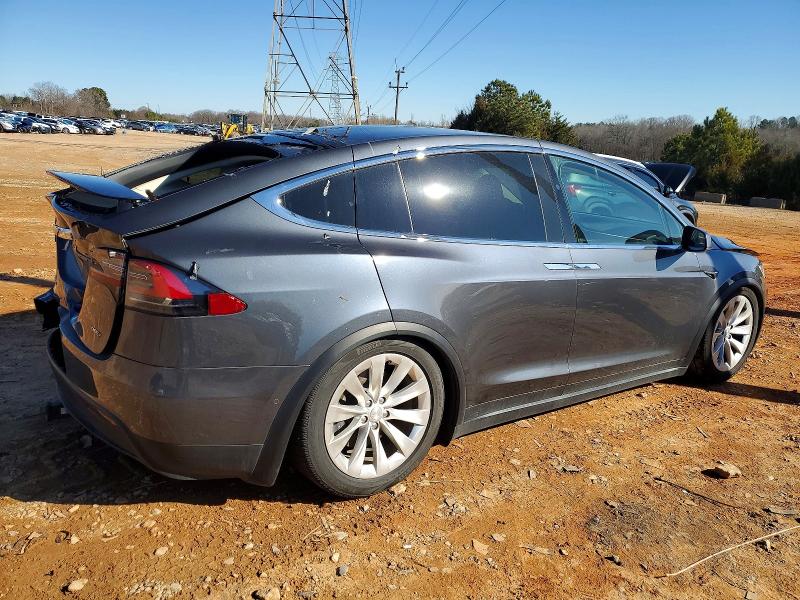 73398905 :رقم المزاد ، 5YJXCBE28HF050119 vin ، 2017 Tesla Model X مزاد بيع